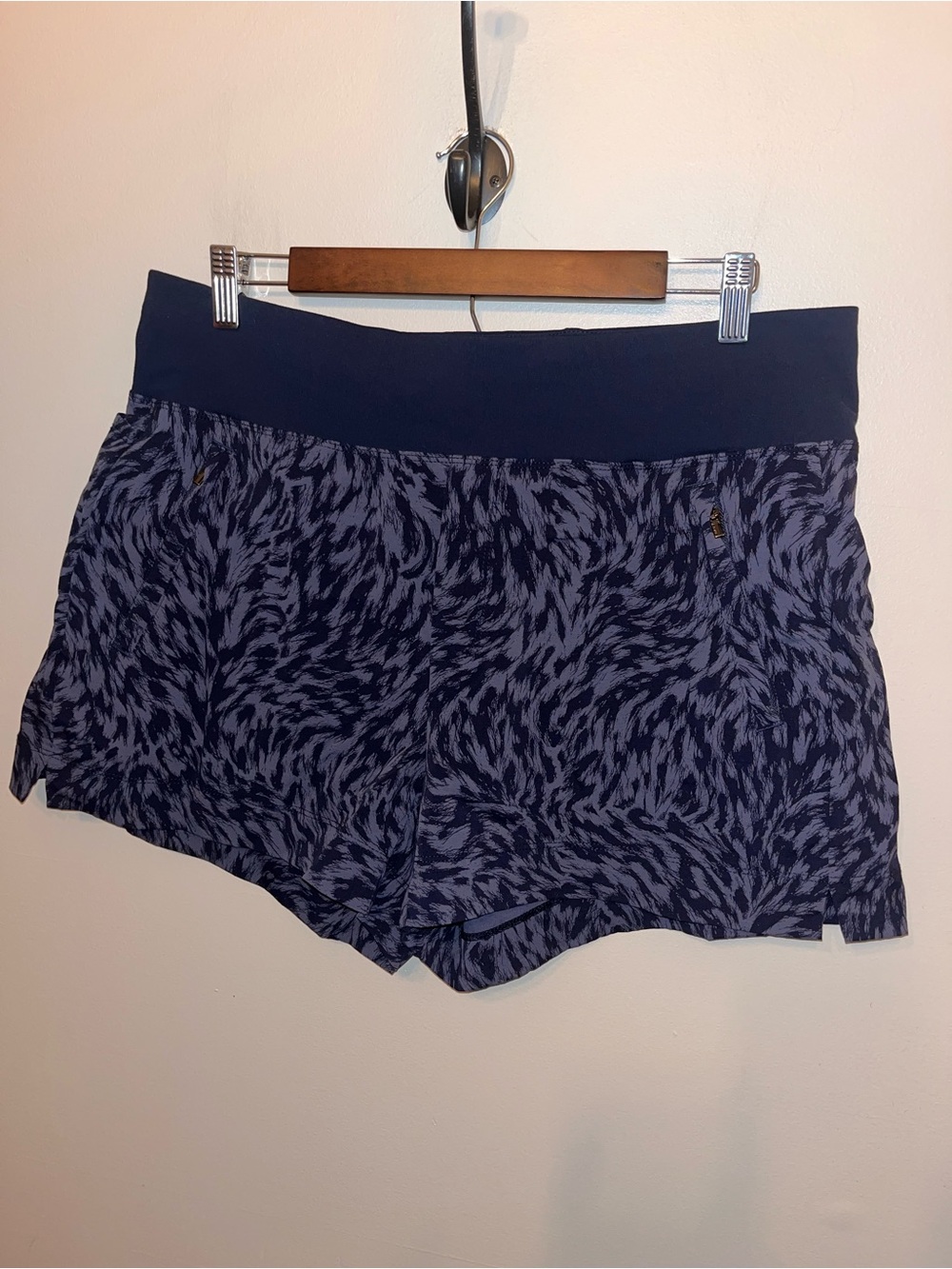 Athleta Women's Trekkie North Shorts Blue Size 14 EUC Quick Dry Hiking Outdoor - Picture 3 of 7
